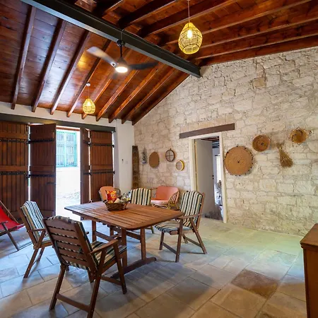 Licensed Loula's Village House-arsos, Cyprus Wine Route Arsos