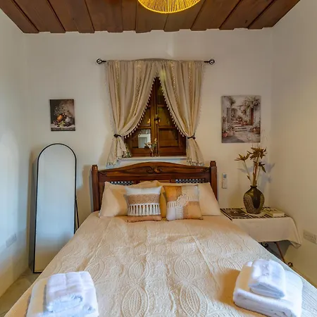 Licensed Loula's Village House-arsos, Cyprus Wine Route
