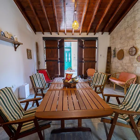 Licensed Loula's Village House-arsos, Cyprus Wine Route Arsos