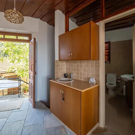 Licensed Loula's Village House-arsos, Cyprus Wine Route