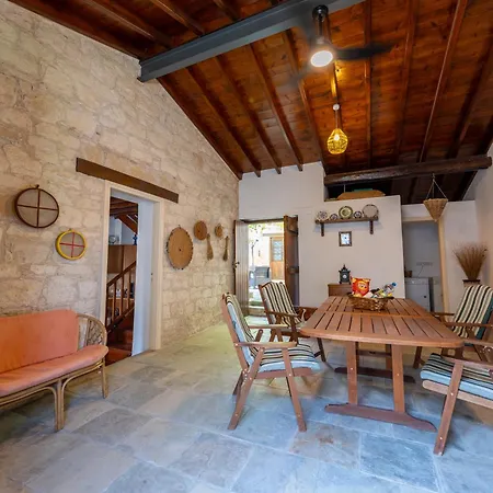 Licensed Loula's Village House-arsos, Cyprus Wine Route 別荘 Arsos